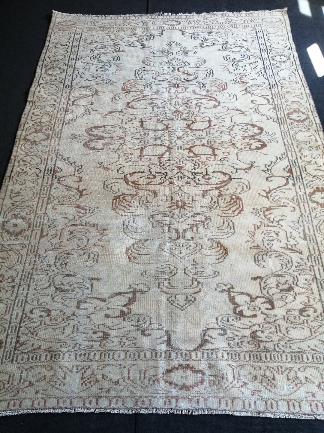 Beige Turkish Runner Rug 6' x 9' Hand-Knotted detail