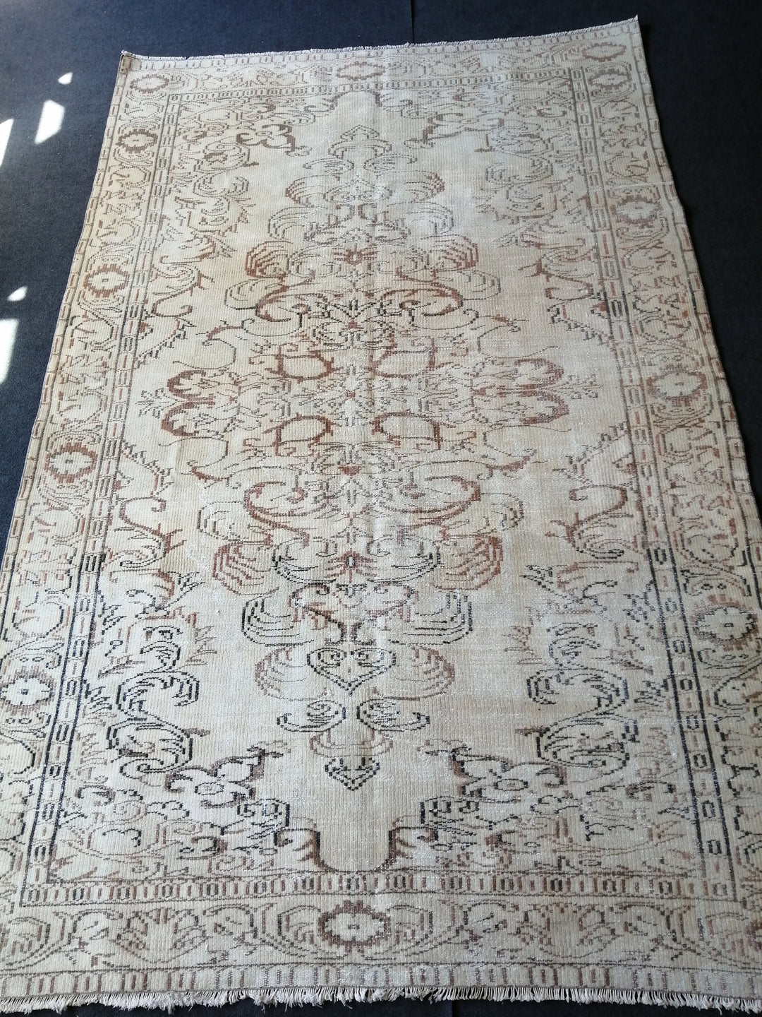 Beige Turkish Runner Rug 6' x 9' Hand-Knotted pattern