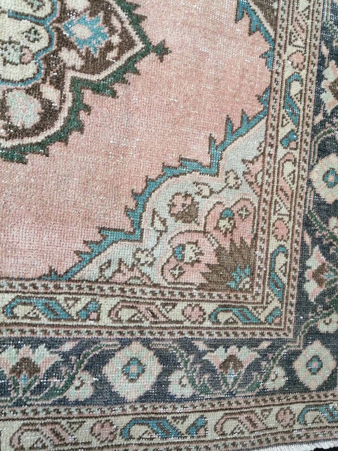 Beige Turkish Runner Rug 4' 10" x 12' 7" Hand-Knotted texture
