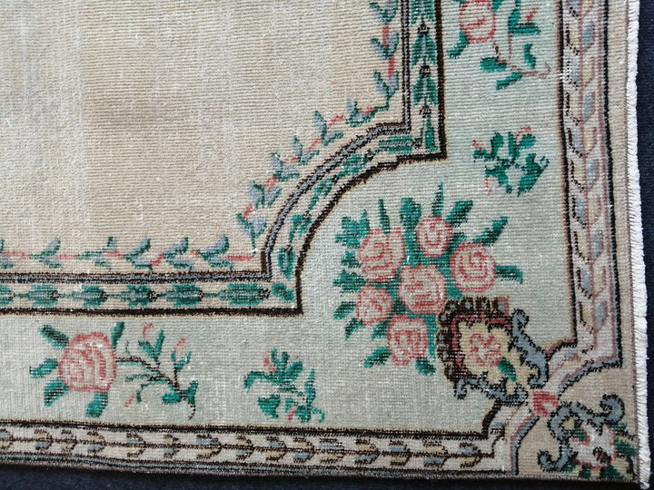 Beige Turkish Runner Rug 6' x 10' Hand-Knotted pattern