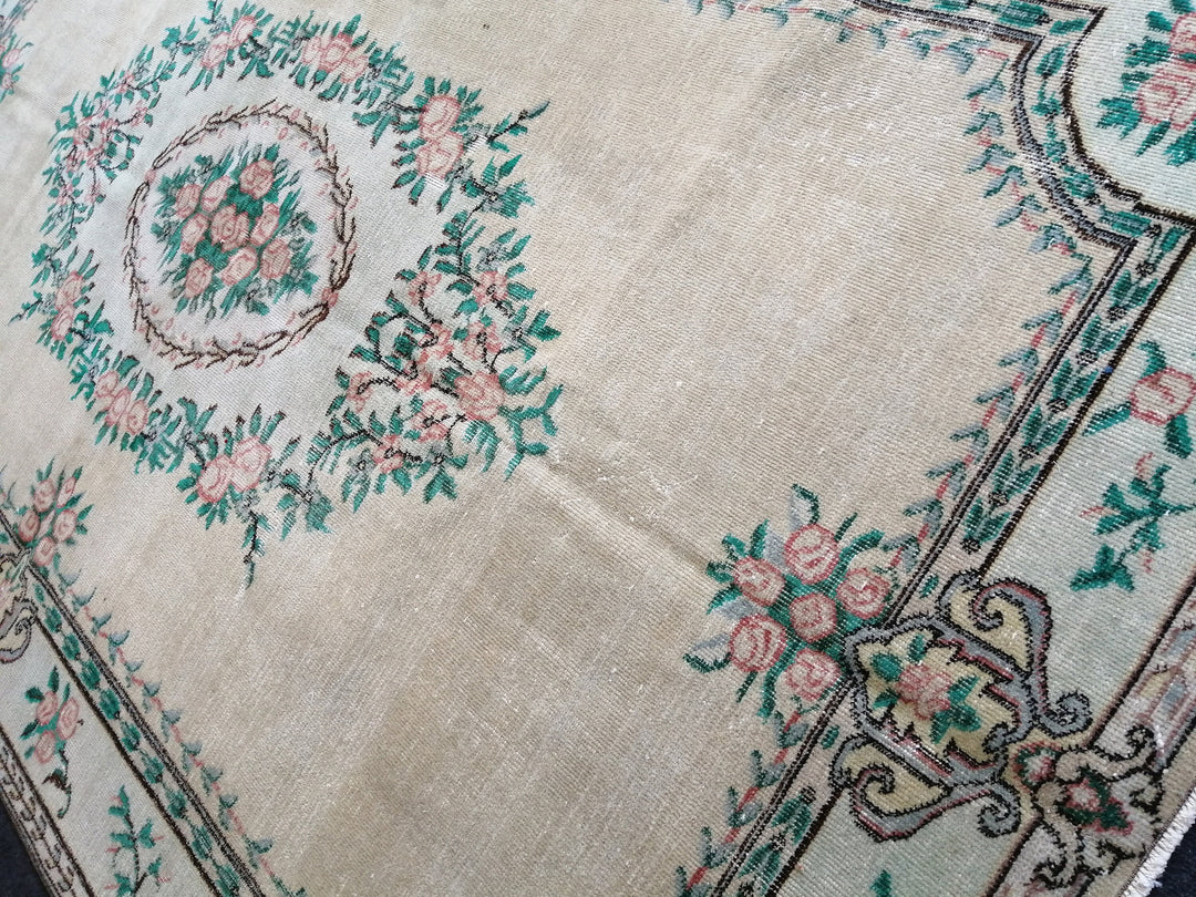 Beige Turkish Runner Rug 6' x 10' Hand-Knotted detail