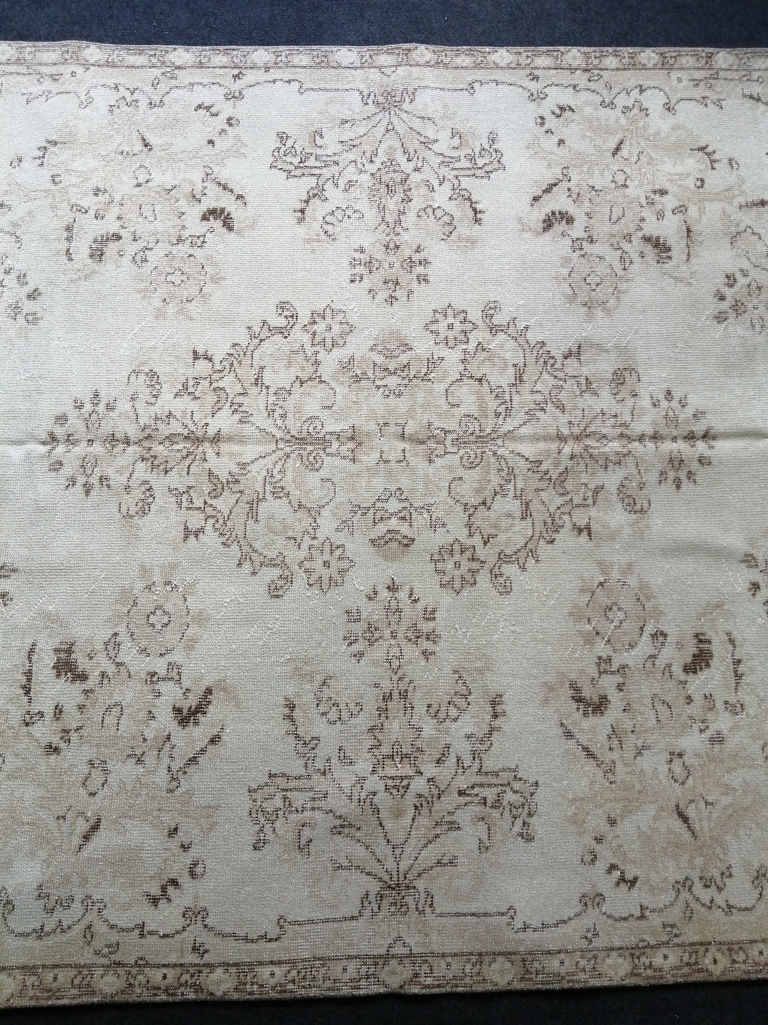 Beige Turkish Runner Rug 5' 5" x 9' Hand-Knotted texture