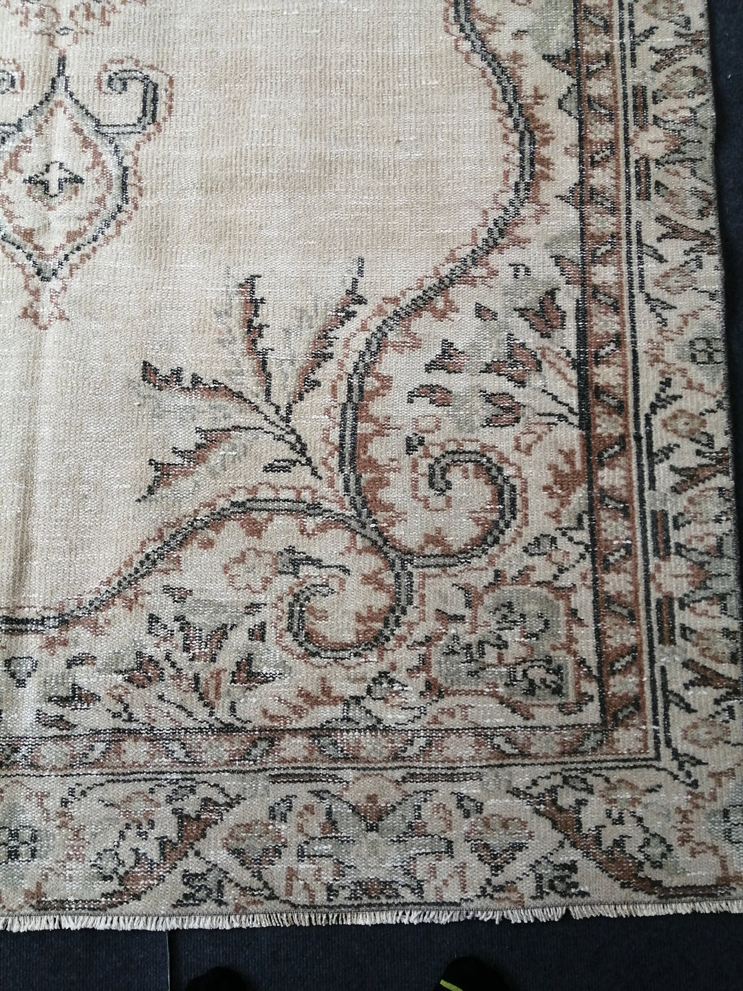 Beige Turkish Runner Rug 5' 6" x 9' 10" Hand-Knotted border