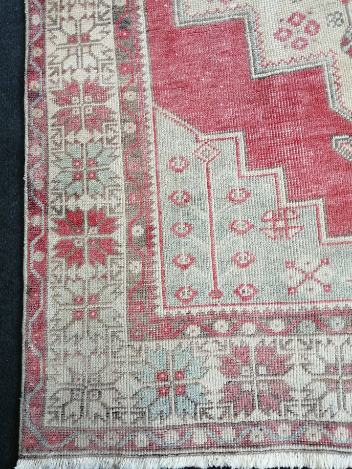 Beige Turkish Runner Rug 4' 7" x 9' 4" Hand-Knotted pattern