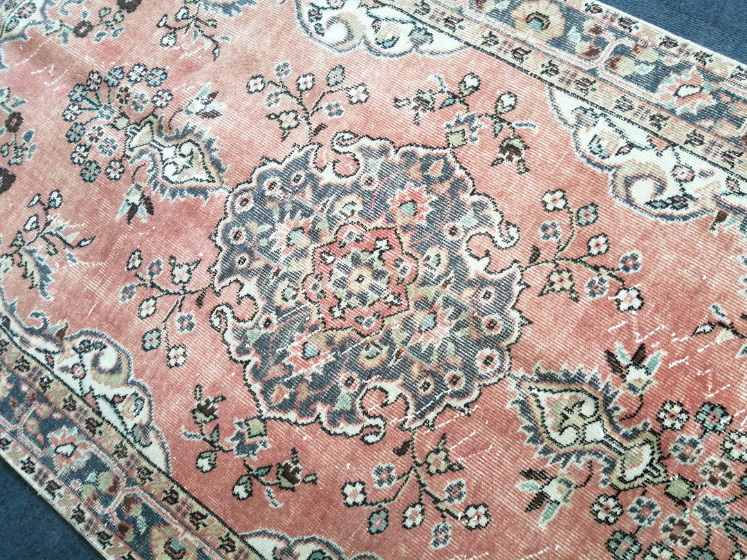 Beige Turkish Runner Rug 3' 10" x 7' Hand-Knotted close-up