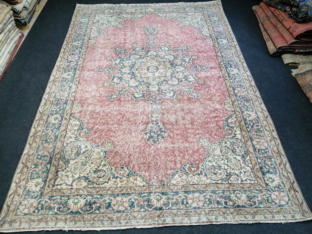 Turkish Oushak Rug 6' 11" x 10' 4" Hand-Knotted view