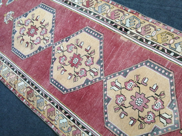 Turkish Runner Rug 3' 5" x 9' 11" Hand-Knotted texture