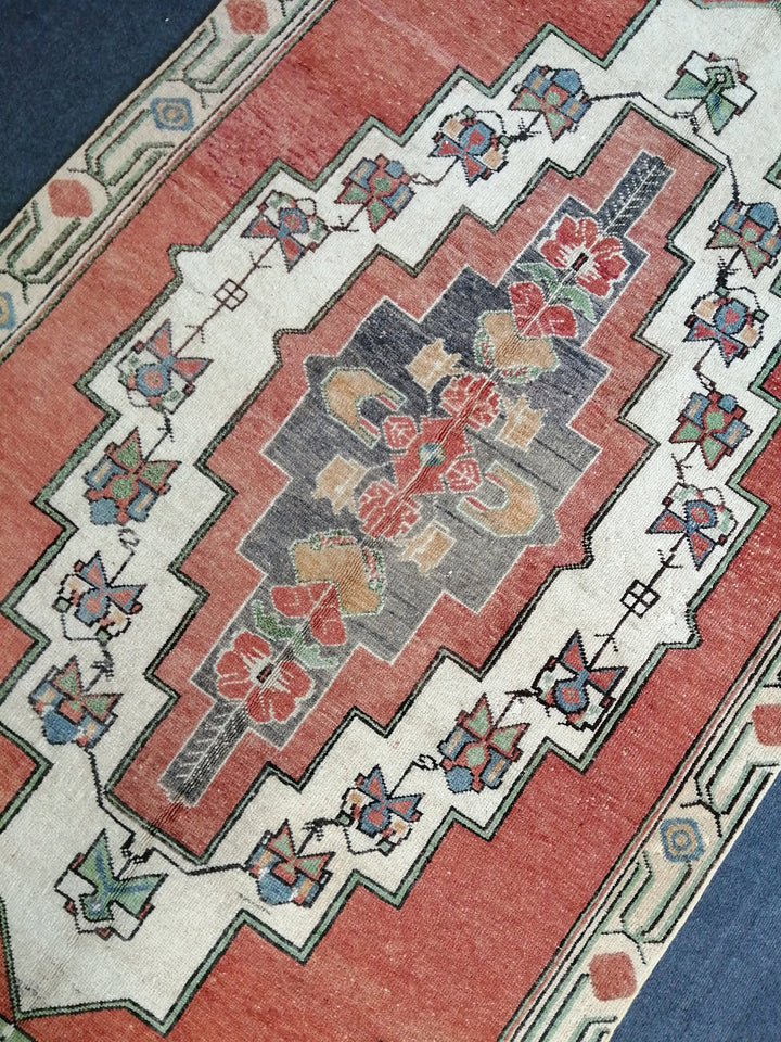 Rust Turkish Oushak Rug 4' 5" x 9' 6" Hand-Knotted pattern
