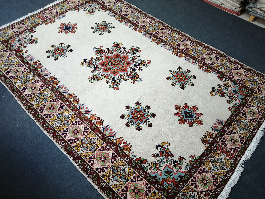 Beige Turkish Runner Rug 6' 6" x 9' 10" Hand-Knotted texture