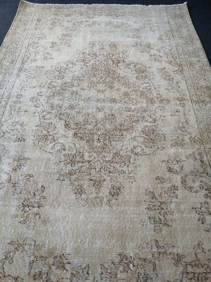 Beige Turkish Runner Rug 5' 5" x 8' 11" Hand-Knotted | No. WR33785
