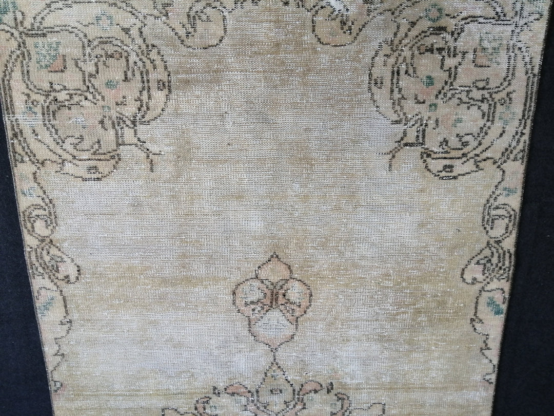 Beige Turkish Runner Rug 4' x 9' Hand-Knotted | No. WR72850