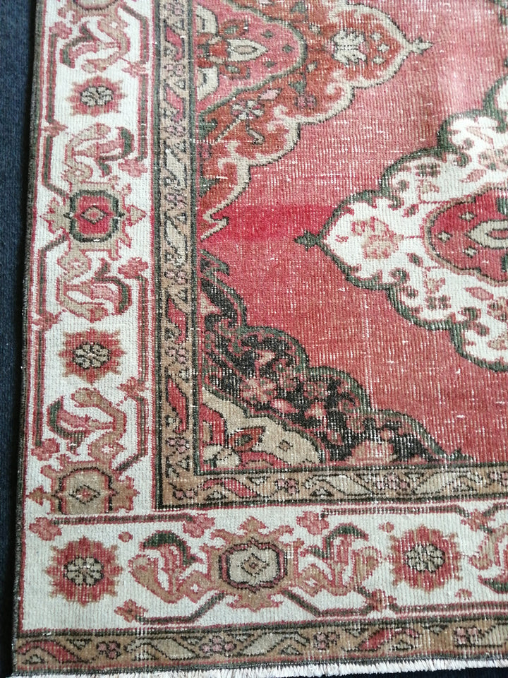 Beige Turkish Runner Rug 4' 10" x 11' 11" Hand-Knotted close-up