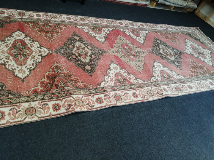 Beige Turkish Runner Rug 4' 10" x 11' 11" Hand-Knotted texture
