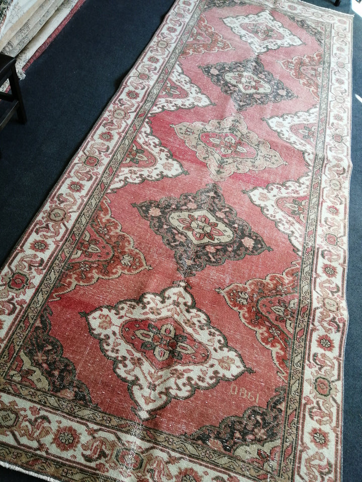 Beige Turkish Runner Rug 4' 10" x 11' 11" Hand-Knotted detail