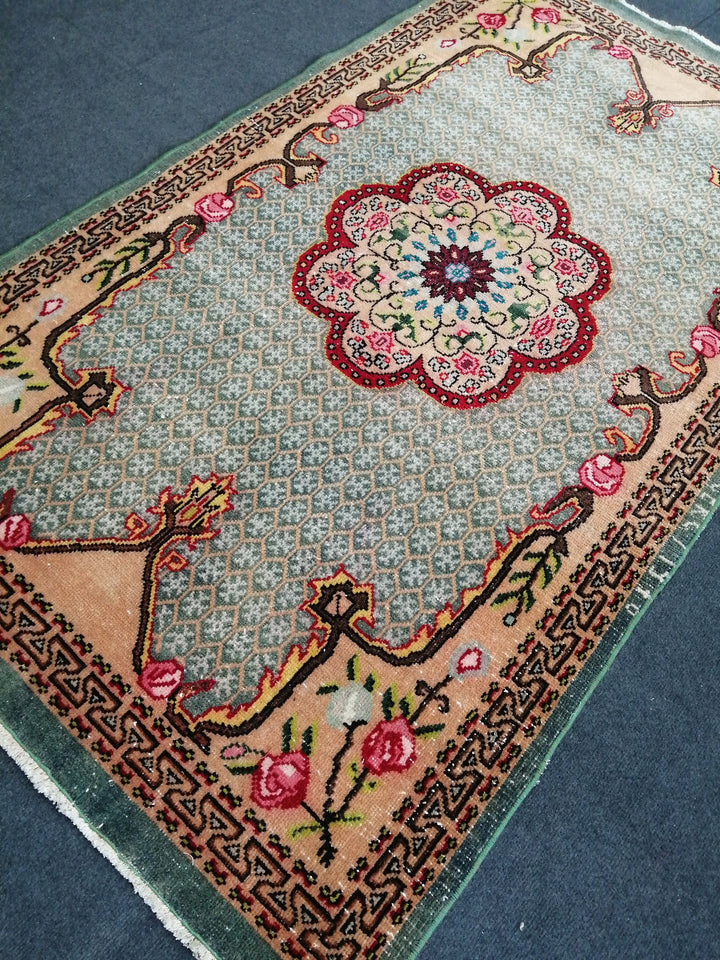 Turkish Oushak Rug 2'7" x 9'10" Hand-Knotted border