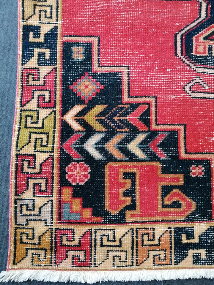 Turkish Oushak Rug 2'8" x 9'10" Hand-Knotted field