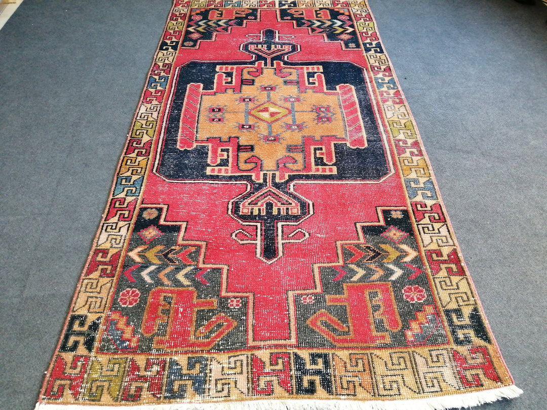 Turkish Oushak Rug 2'8" x 9'10" Hand-Knotted texture