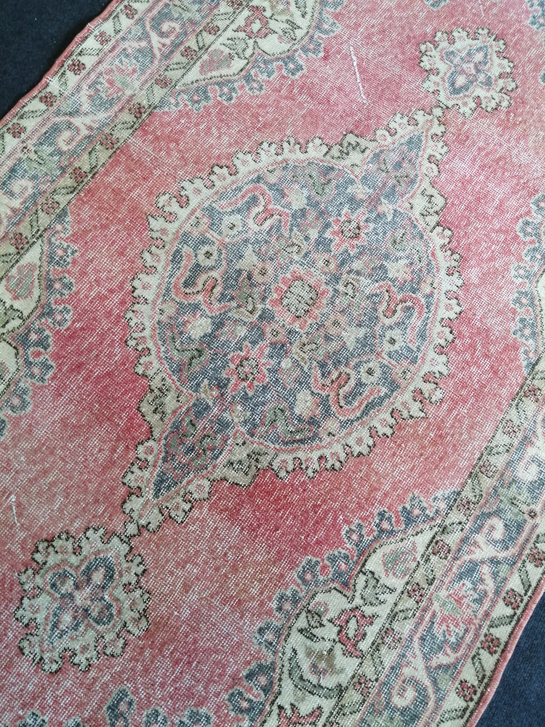 Turkish Oushak Rug Hand-Knotted border
