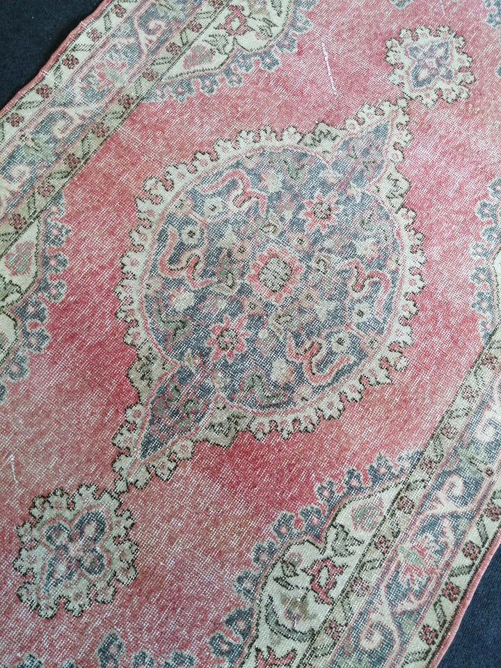 Turkish Oushak Rug Hand-Knotted border