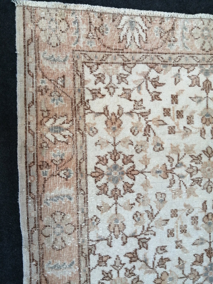 Beige Turkish Runner Rug 3' 1" x 6' 4" Hand-Knotted texture