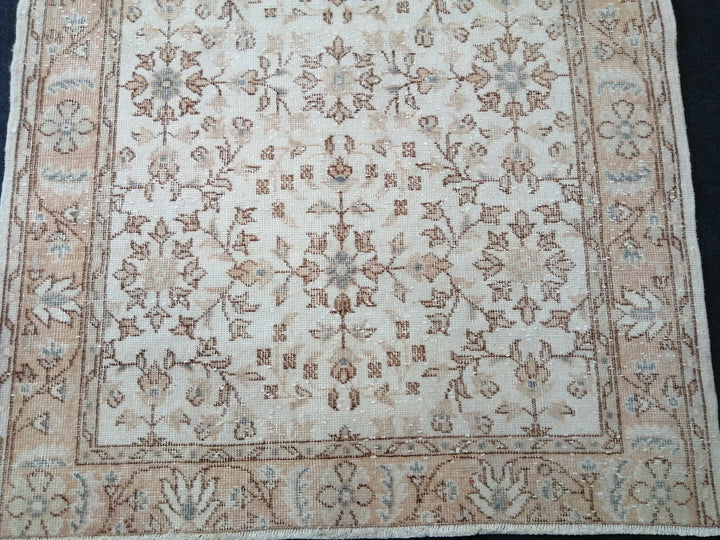 Beige Turkish Runner Rug 3' 1" x 6' 4" Hand-Knotted border