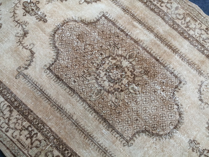 Turkish Oushak Runner Rug Hand-Knotted pattern