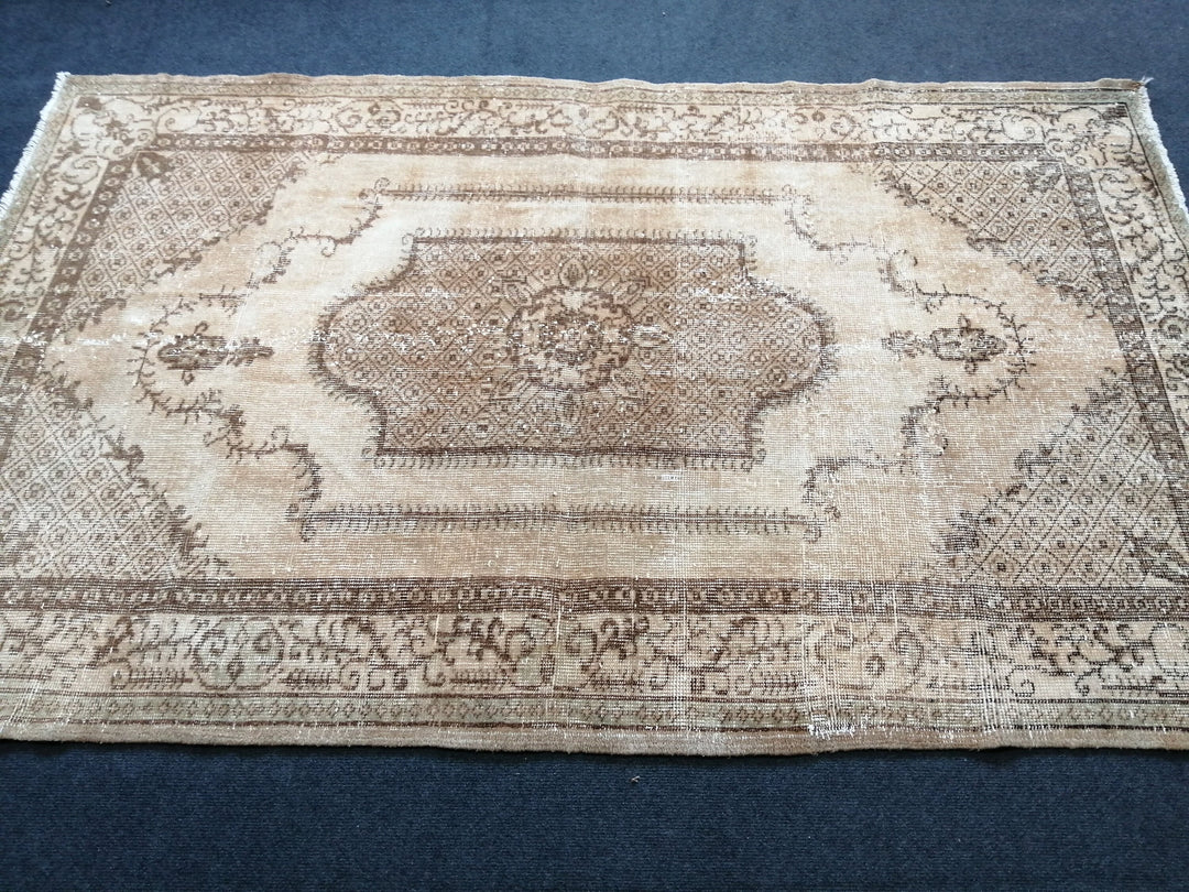 Turkish Oushak Runner Rug Hand-Knotted border