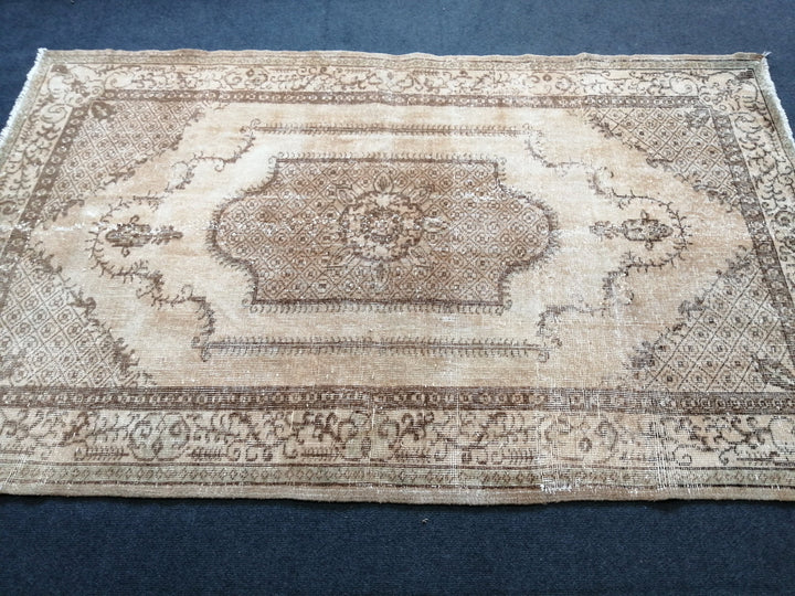 Turkish Oushak Runner Rug Hand-Knotted border