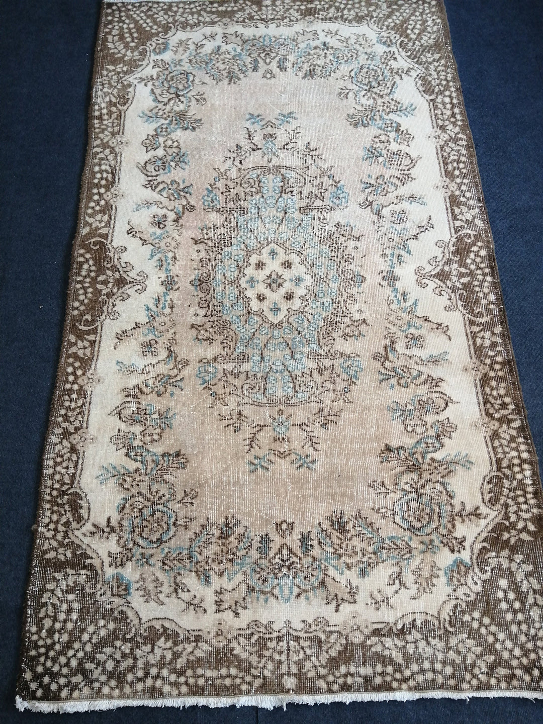 Beige Turkish Runner Rug 4' x 7' Hand-Knotted detail