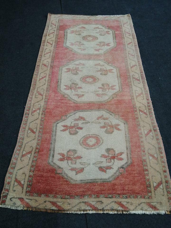 Beige Turkish Runner Rug 3' x 6' Hand-Knotted detail