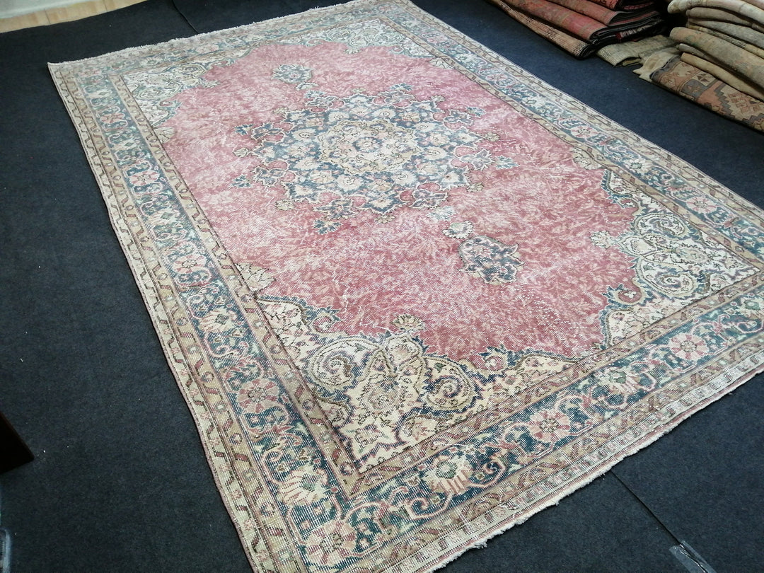 Turkish Oushak Rug 6' 11" x 10' 4" Hand-Knotted close-up