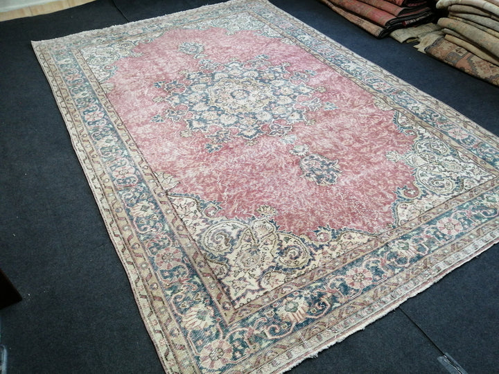 Turkish Oushak Rug 6' 11" x 10' 4" Hand-Knotted close-up
