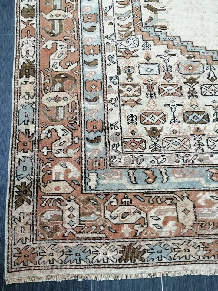 Beige Turkish Runner Rug 6' 6" x 9' 2" Hand-Knotted texture