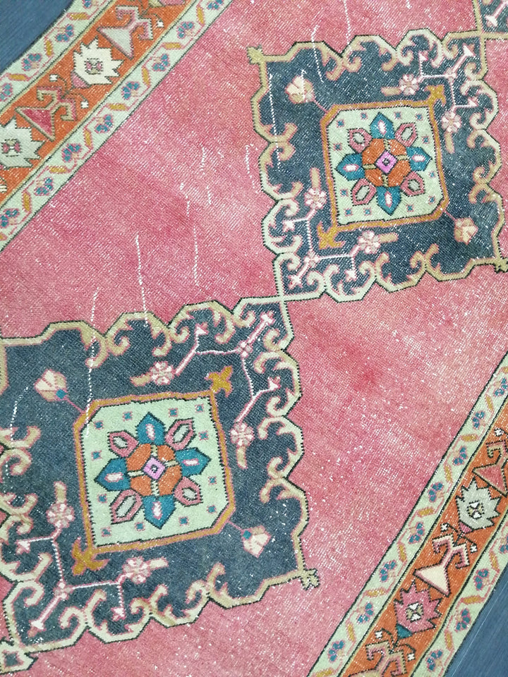 Beige Turkish Runner Rug 4' 9" x 10' 10" Hand-Knotted border