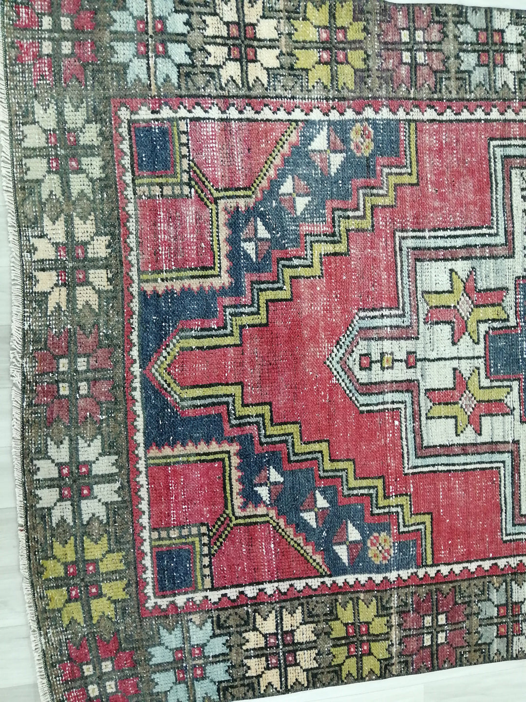 Beige Turkish Runner Rug 4' x 9' 3" Hand-Knotted border