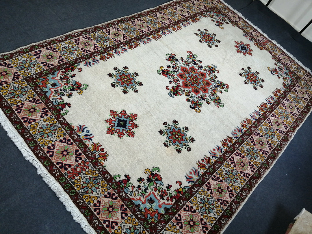Beige Turkish Runner Rug 6' 6" x 9' 10" Hand-Knotted detail