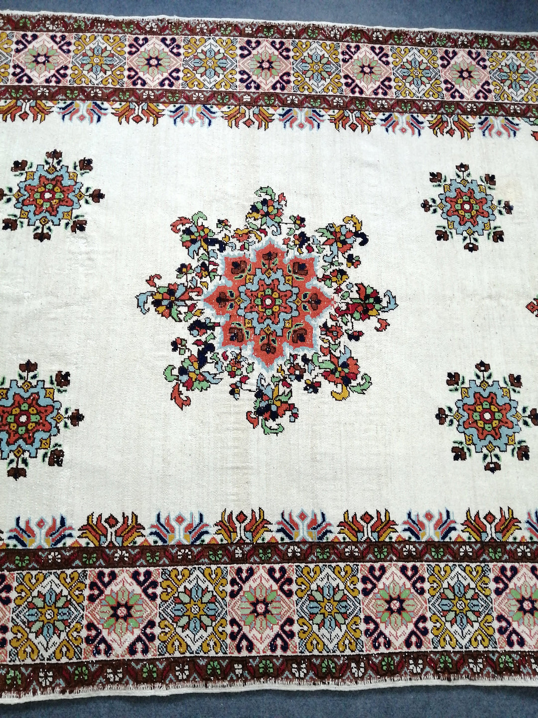 Beige Turkish Runner Rug 6' 6" x 9' 10" Hand-Knotted border
