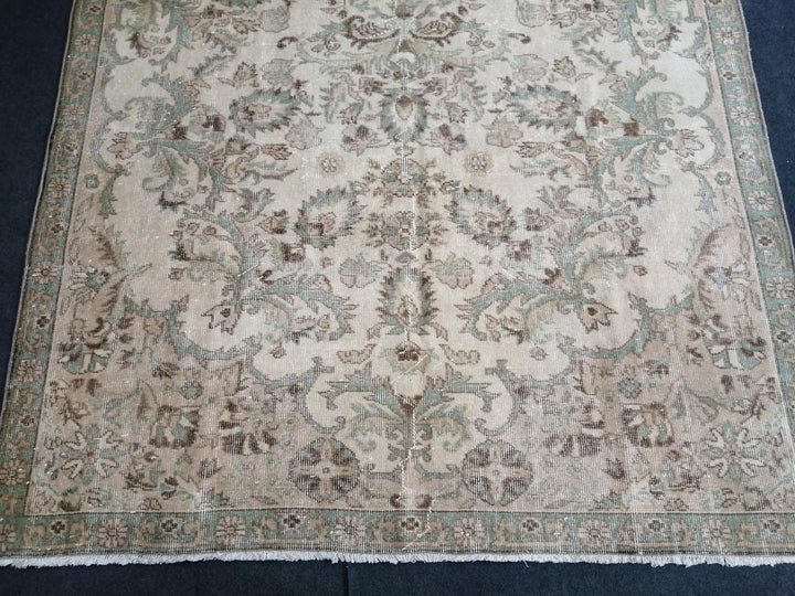 Beige Turkish Runner Rug 6' 6" x 10' Hand-Knotted border