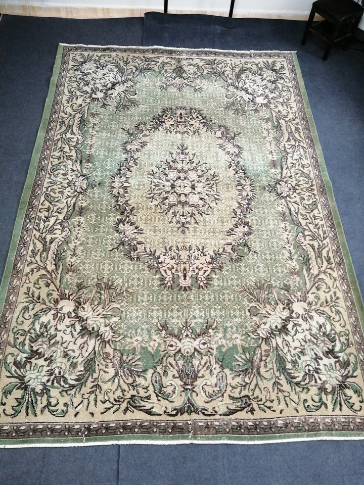 Muted Runner Rug 6' 8" x 10' - No. WR17086