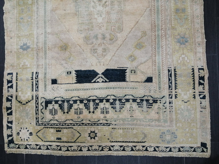 Beige Turkish Runner Rug 4' 1" x 6' 9" Hand-Knotted border