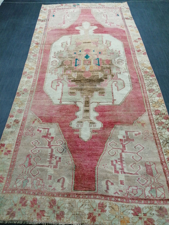 Beige Turkish Runner Rug 4' 9" x 10' 6" Hand-Knotted detail
