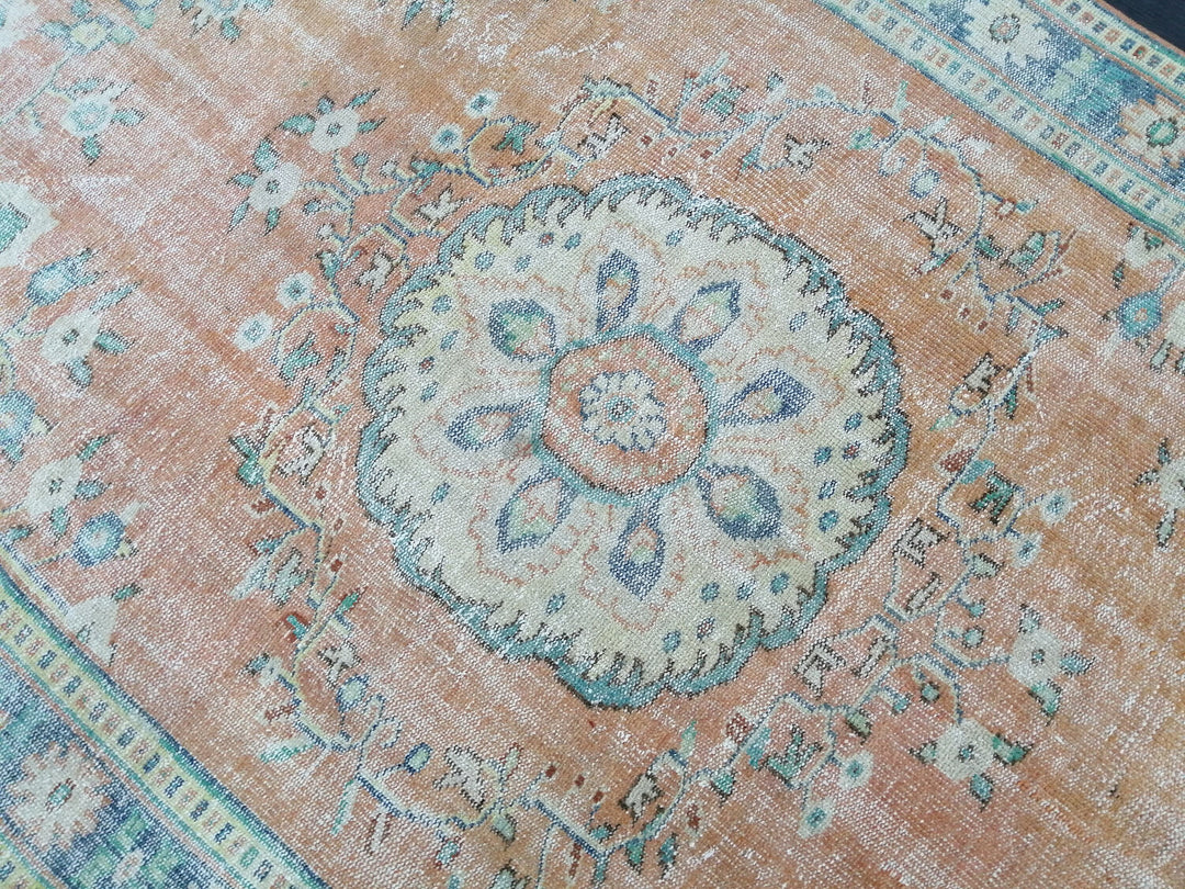 Beige Turkish Runner Rug 6' x 9' 3" Hand-Knotted texture