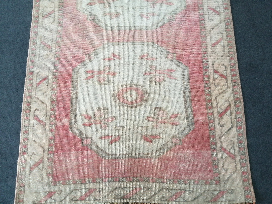 Beige Turkish Runner Rug 3' x 6' Hand-Knotted border