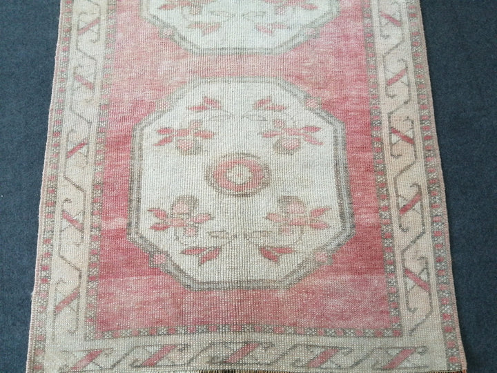 Beige Turkish Runner Rug 3' x 6' Hand-Knotted border