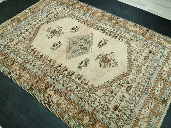 Beige Turkish Runner Rug 6' 6" x 9' 2" Hand-Knotted detail