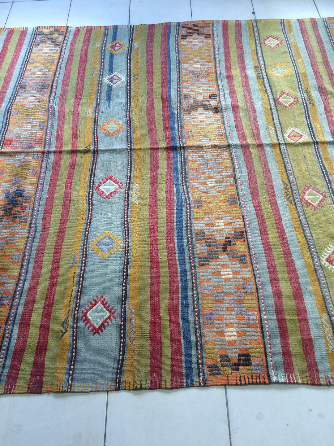 Turkish Runner Rug 5' 11" x 9' 10" Hand-Knotted texture