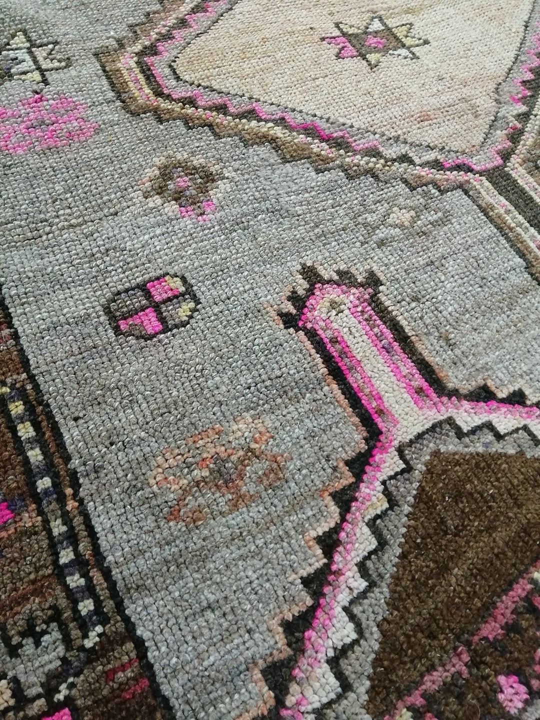 Beige Turkish Runner Rug 3' 10" x 10' 5" Hand-Knotted texture
