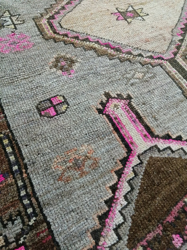 Beige Turkish Runner Rug 3' 10" x 10' 5" Hand-Knotted texture