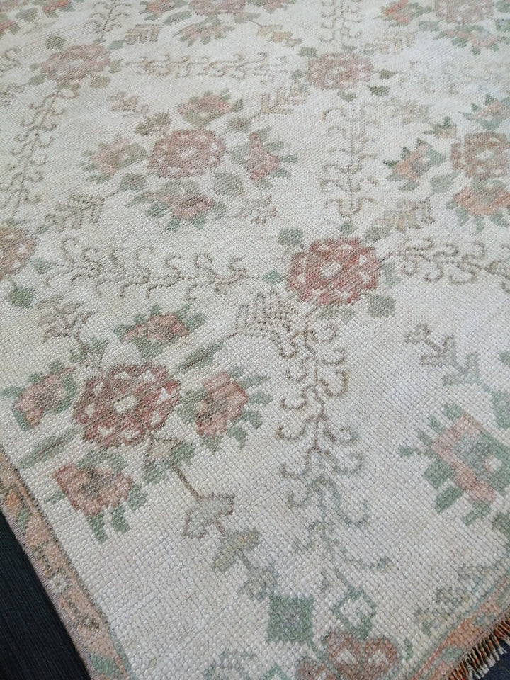 Beige Turkish Runner Rug 4' 3" x 7' 7" Hand-Knotted texture