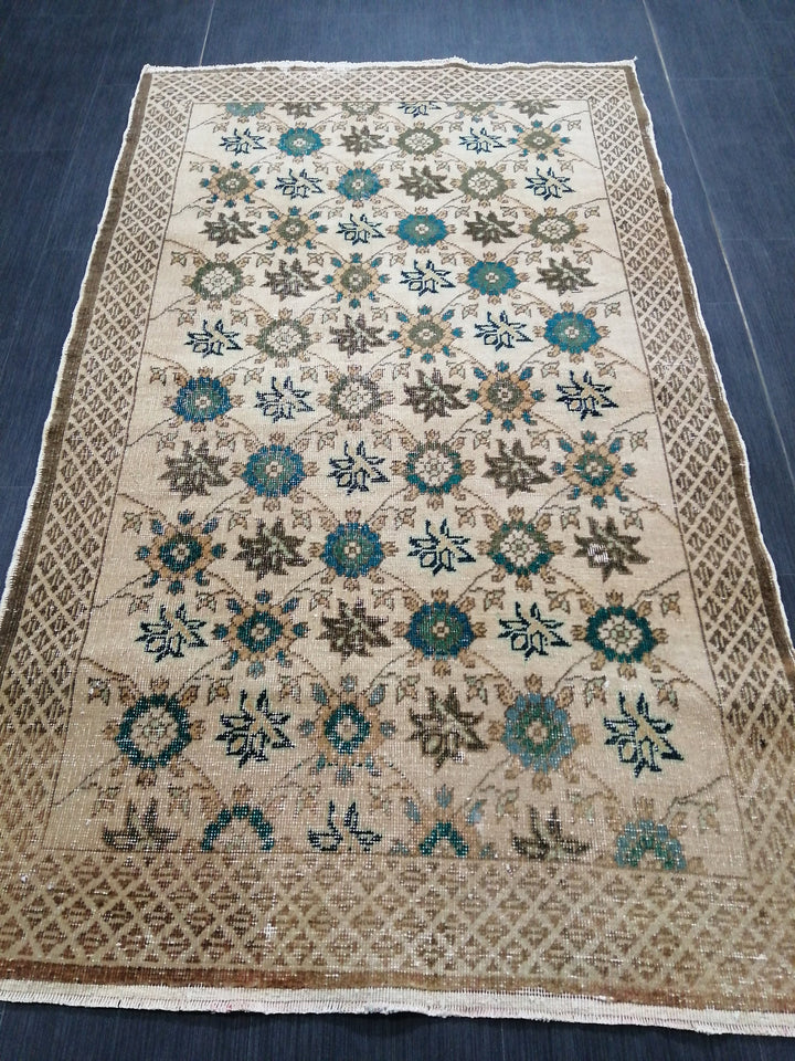 Beige Turkish Runner Rug 3' 3" x 5' 7" Hand-Knotted pattern